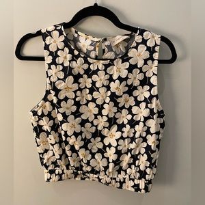 The latest scoop flower crop top size M